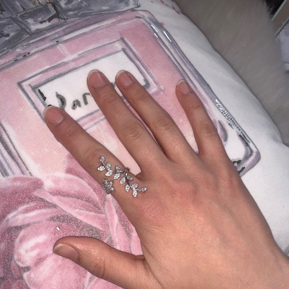Floral ring with rhinestones